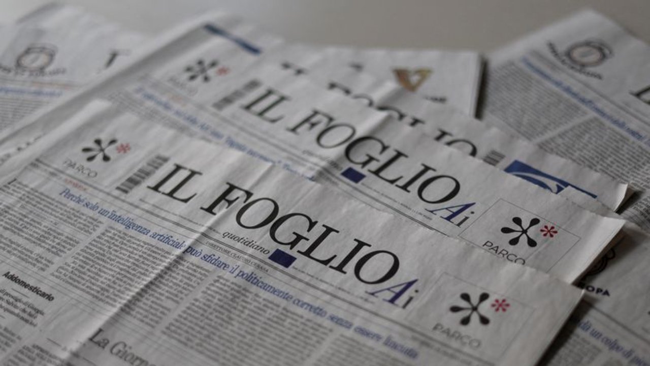 Un periódico italiano da rienda suelta a la inteligencia artificial y admira su ironía