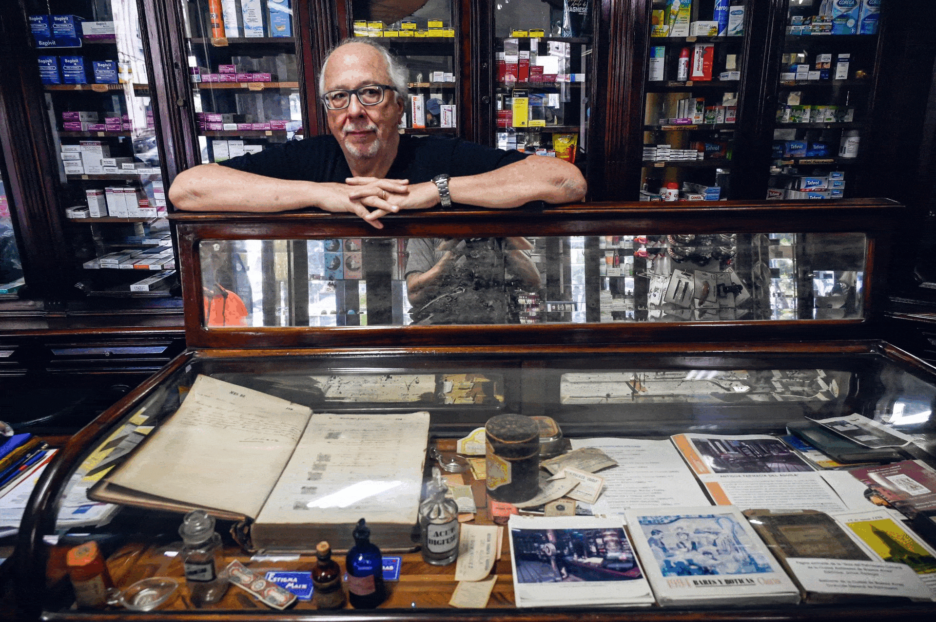 Farmacia del Águila, más de 100 años en el barrio de Villa Crespo y atendida por la tercera generación