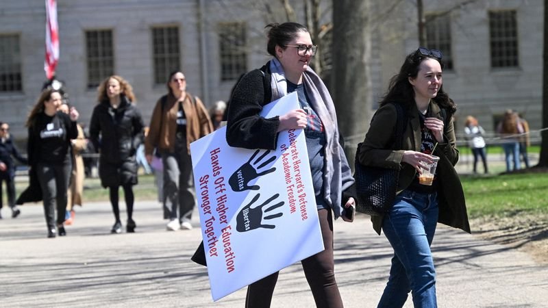 El Gobierno de Trump busca registros de Harvard sobre financiación y vínculos con el extranjero