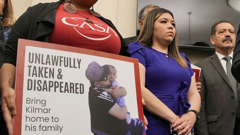 Inmigrantes venezolanos son informados de inminente deportación en virtud de ley de tiempos de guerra EEUU