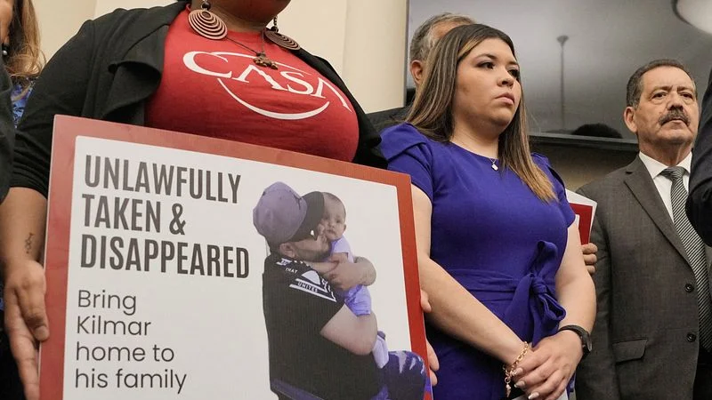 Inmigrantes venezolanos son informados de inminente deportación en virtud de ley de tiempos de guerra EEUU