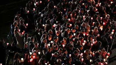 El papa Francisco, aún convaleciente, se salta la procesión anual del Viernes Santo en Roma El papa Francisco, aún convaleciente, se salta la procesión anual del Viernes Santo en Roma