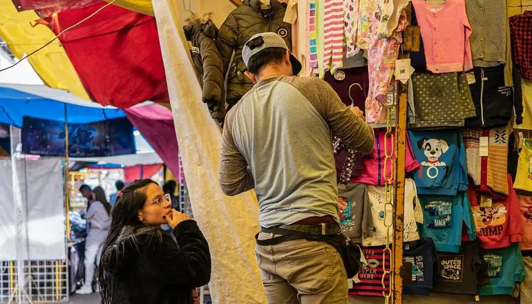 El empleo informal es del 43%: afecta más a los jóvenes, las mujeres y los jubilados
