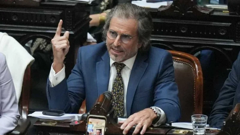 Diputado libertario afirmó que el dólar "no puede impactar" en la inflación