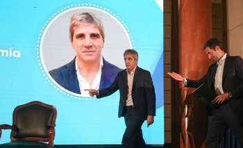 Caputo anticipó más desregulaciones para "sacar los dólares del colchón" | Inflación