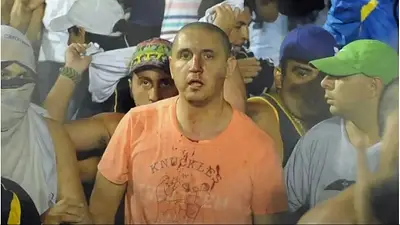 Crimen de "Pillín" en Rosario: en medio de la investigación, detuvieron a 34 personas que estaban jugando al fútbol Crimen de "Pillín" en Rosario: en medio de la investigación, detuvieron a 34 personas que estaban jugando al fútbol