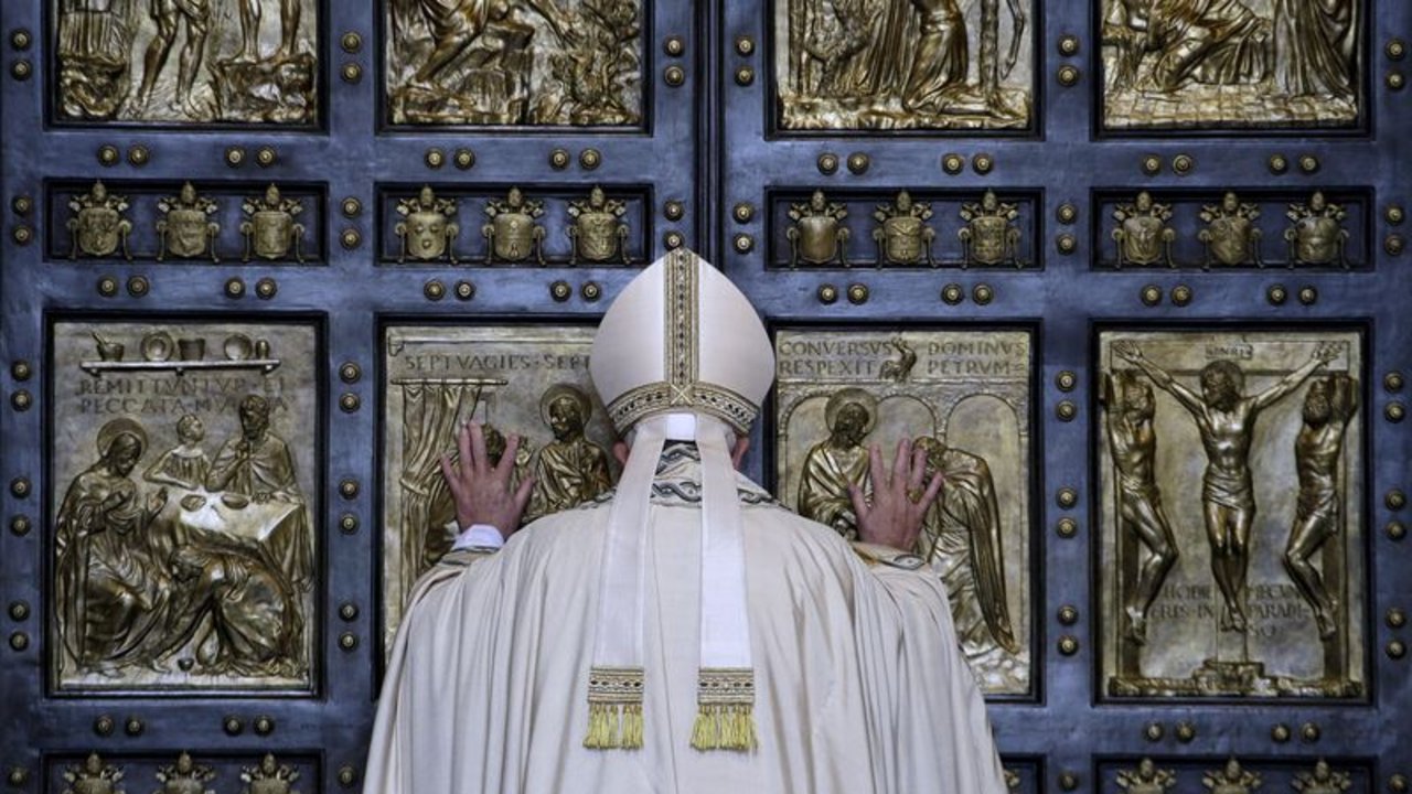 DATOS-Qué pasa ahora, tras la muerte del papa Francisco