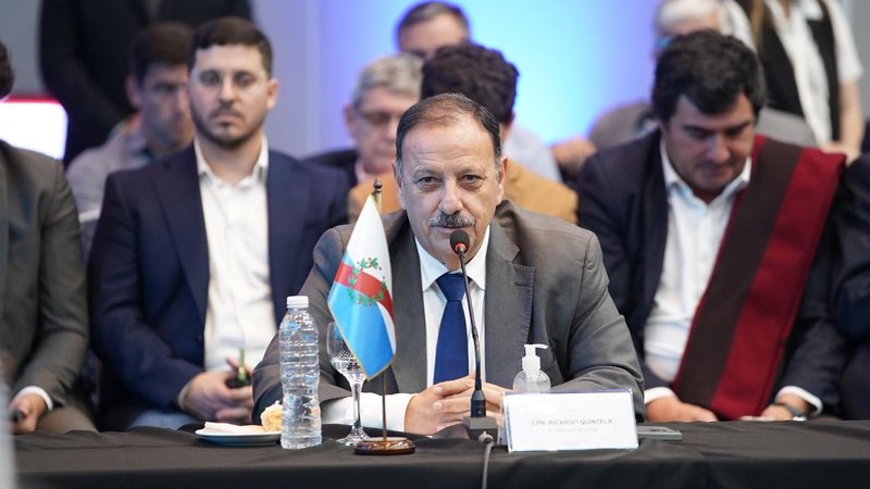 Acuerdo internacional: cuáles fueron los proyectos de inversión y desarrollo que firmó Quintela en su gira por China y Rusia