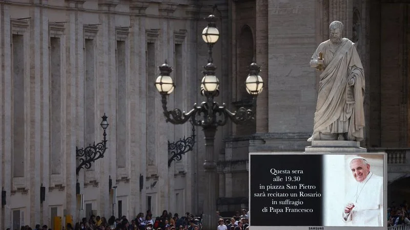 Papa Francisco pasó su último día trabajando, pese a órdenes de los médicos
