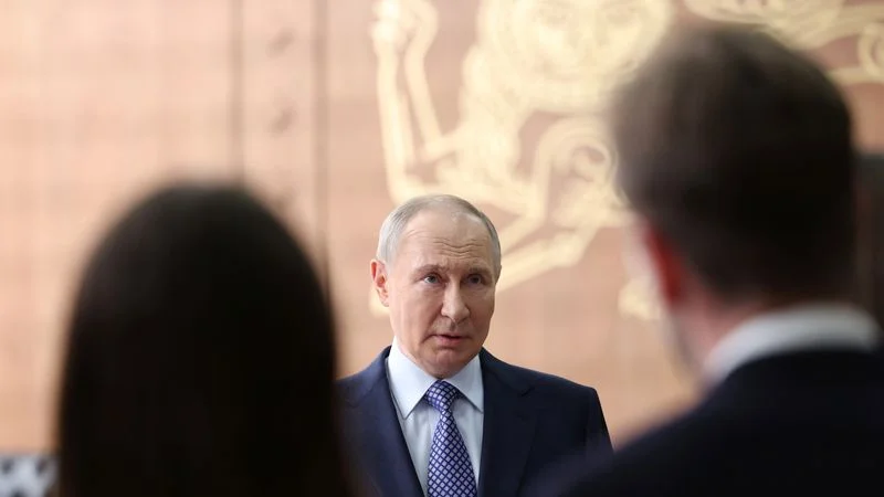 Putin dice estar abierto a conversaciones de paz directas con Ucrania