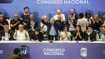 Insfrán convocó a un congreso nacional del PJ para el 25 de abril: se realizará en el club Ferrocarril Oeste en Buenos Aires Insfrán convocó a un congreso nacional del PJ para el 25 de abril: se realizará en el club Ferrocarril Oeste en Buenos Aires