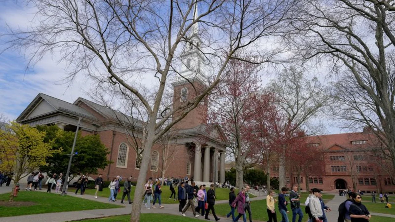Universidad de Harvard demanda al Gobierno de Trump por congelamiento de fondos