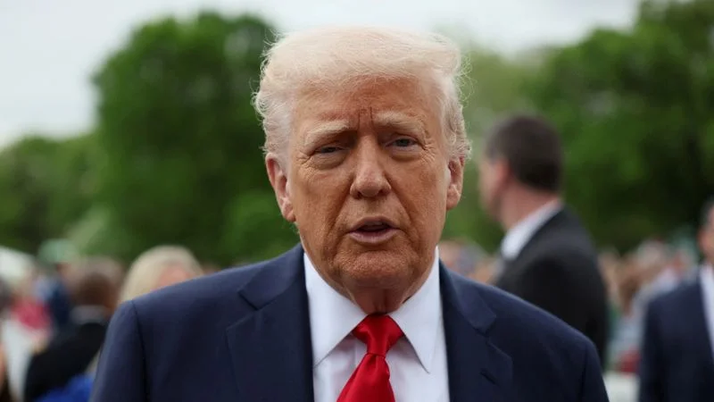 Índice de aprobación de Trump cae; muchos desconfían de su ejercicio del poder: sondeo Reuters/Ipsos