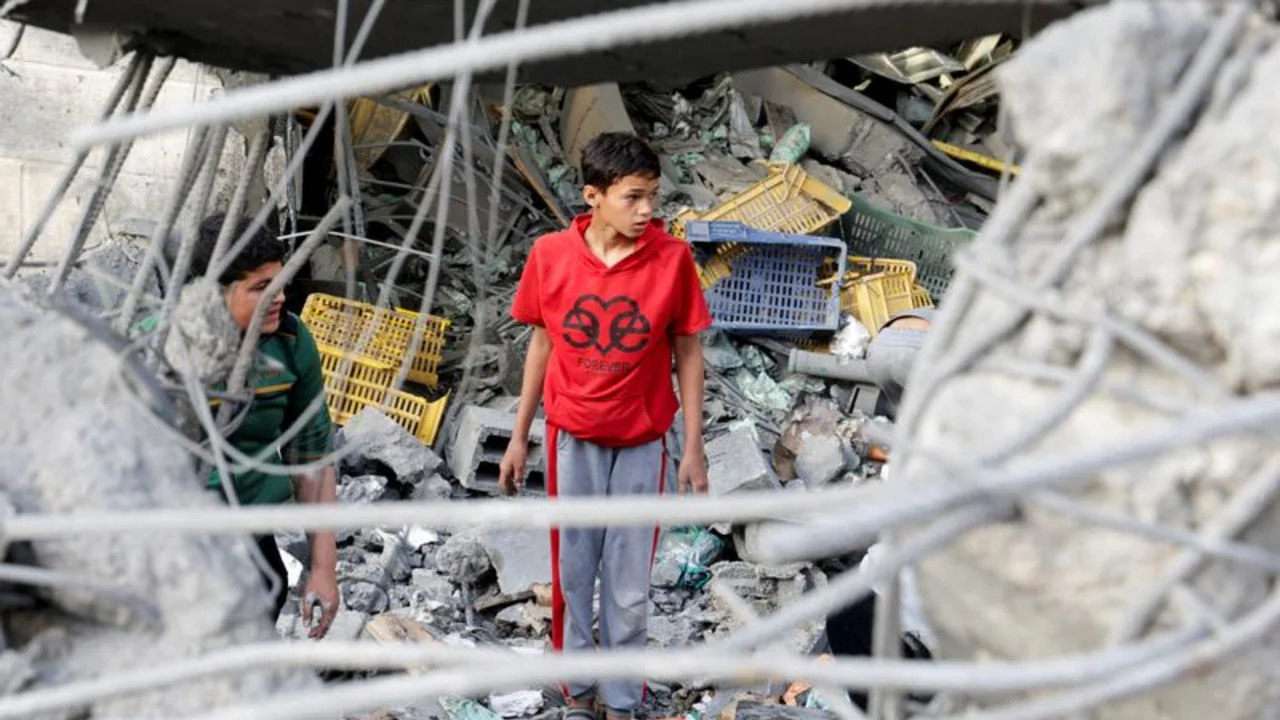 Israel intensifica sus ataques contra Gaza y el bloqueo paraliza la vacunación contra la polio