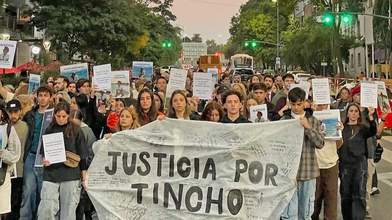 Córdoba: emotiva movilización para pedir justicia por el joven que sufrió una golpiza a la salida de un boliche