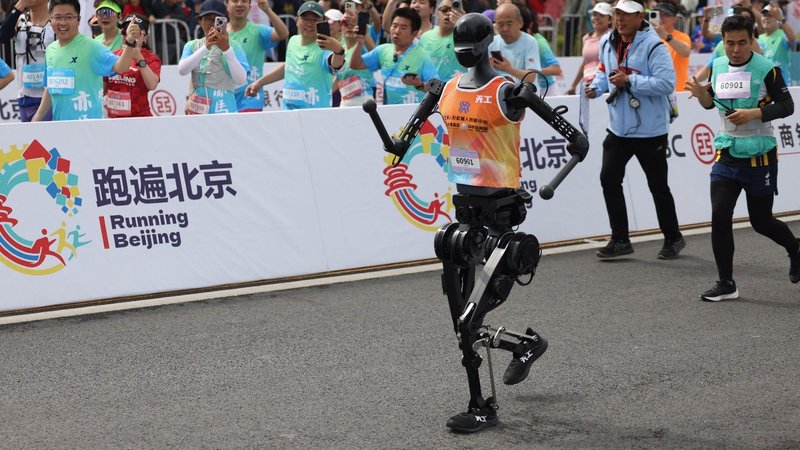 China corre maratones con robots humanoides