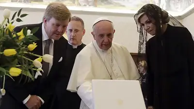 El rey Guillermo Alejandro de Países Bajos, el papa Francisco y Máxima Zorreguieta. El rey Guillermo Alejandro de Países Bajos, el papa Francisco y Máxima Zorreguieta.