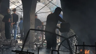 Ataques israelíes matan a 10 personas en una escuela con familias desplazadas y alcanzan un hospital