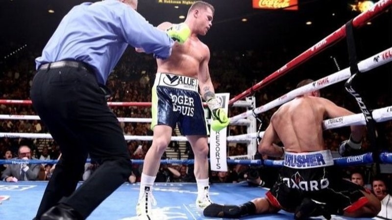 Estupor en el boxeo: fue campeón del mundo, Canelo Álvarez lo noqueó y se retiró