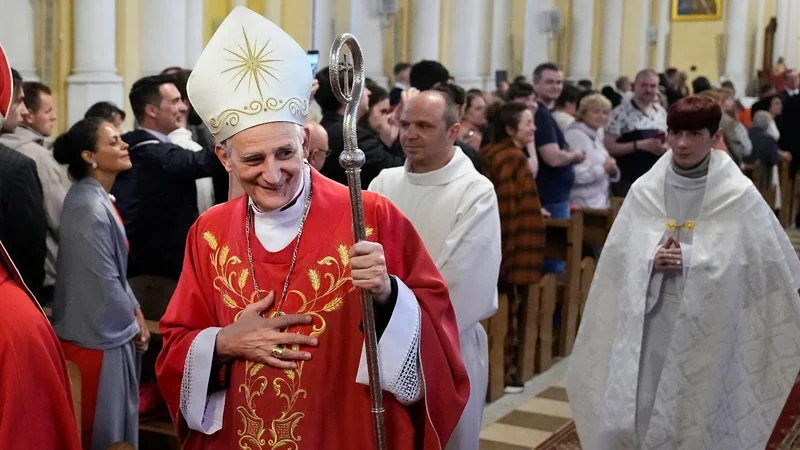 Diferencia entre cura y cardenal
