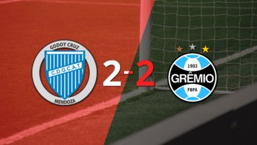Godoy Cruz empató 2-2 contra Grêmio sobre el final del partido