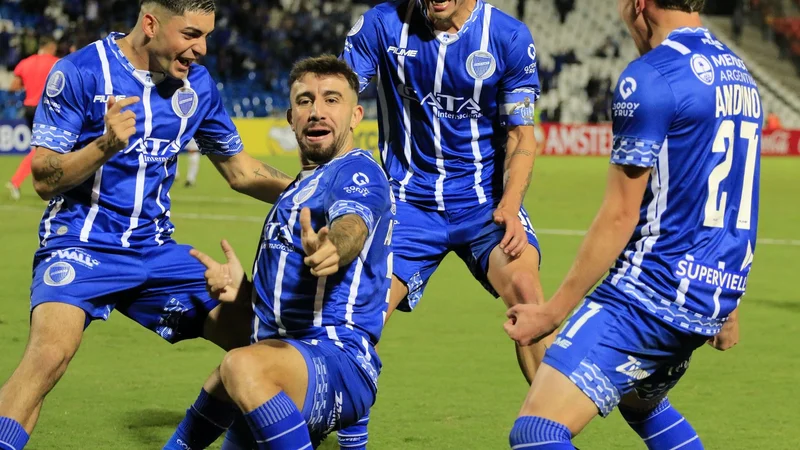 Godoy Cruz sacó un empate con un jugador menos en la Sudamericana: resumen y goles