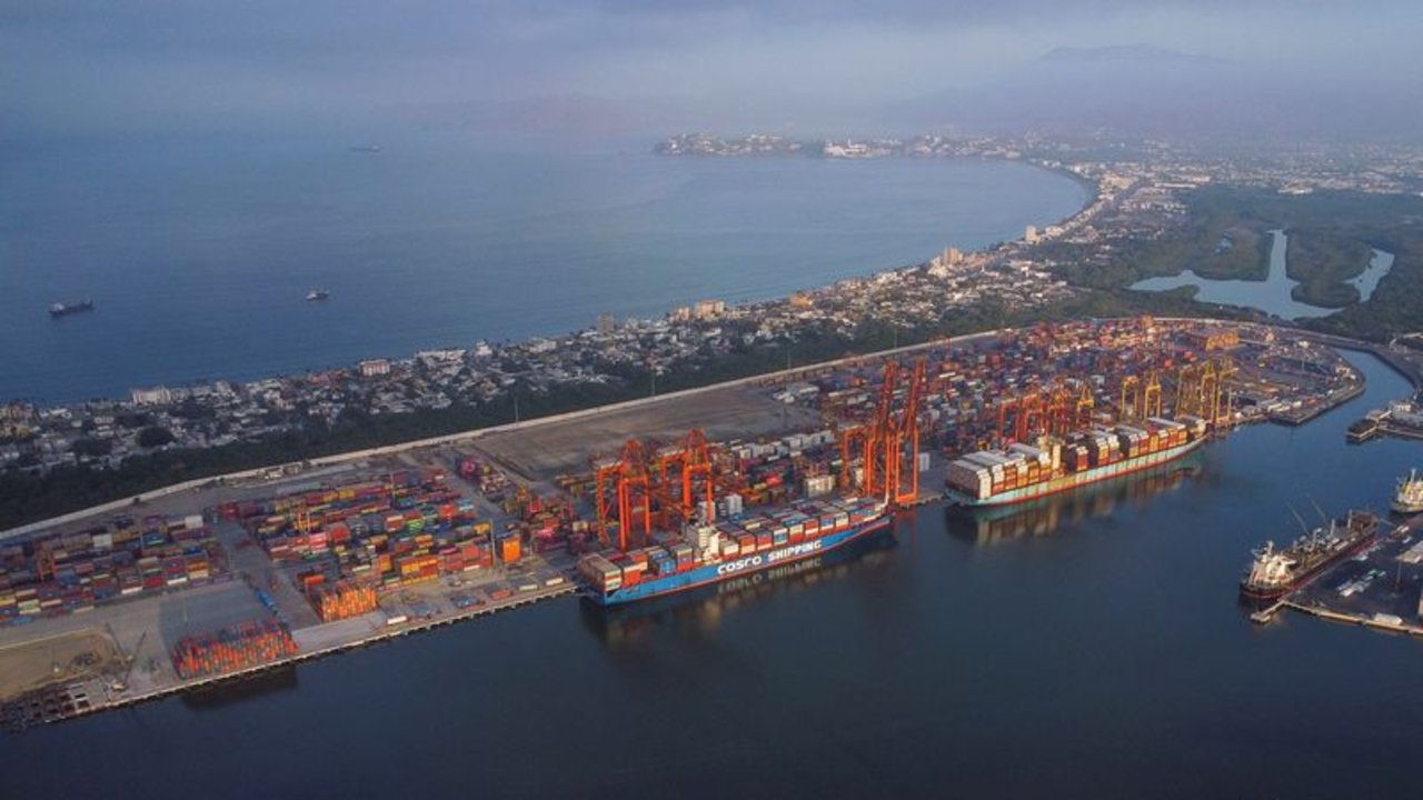 México amplía su mayor puerto y apuesta al comercio global en medio de aranceles de Trump