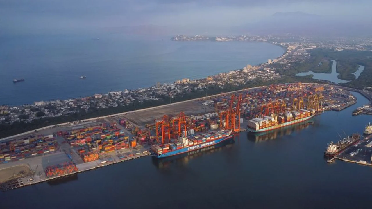 México amplía su mayor puerto y apuesta al comercio global en medio de aranceles de Trump