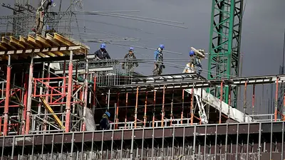 Actividad económica de México crece en febrero más de lo esperado, persiste debilidad Actividad económica de México crece en febrero más de lo esperado, persiste debilidad