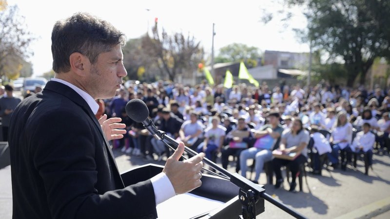 Kicillof inauguró obras educativas en Trenque Lauquen y reforzó el sistema de seguridad con nuevo equipamiento