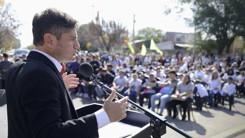 Kicillof inauguró obras educativas en Trenque Lauquen y reforzó el sistema de seguridad con nuevo equipamiento