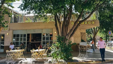 Ostende, el restaurante vintage de Buenos Aires que ofrece panchos por el Día del Hot Dog y sándwich de helado