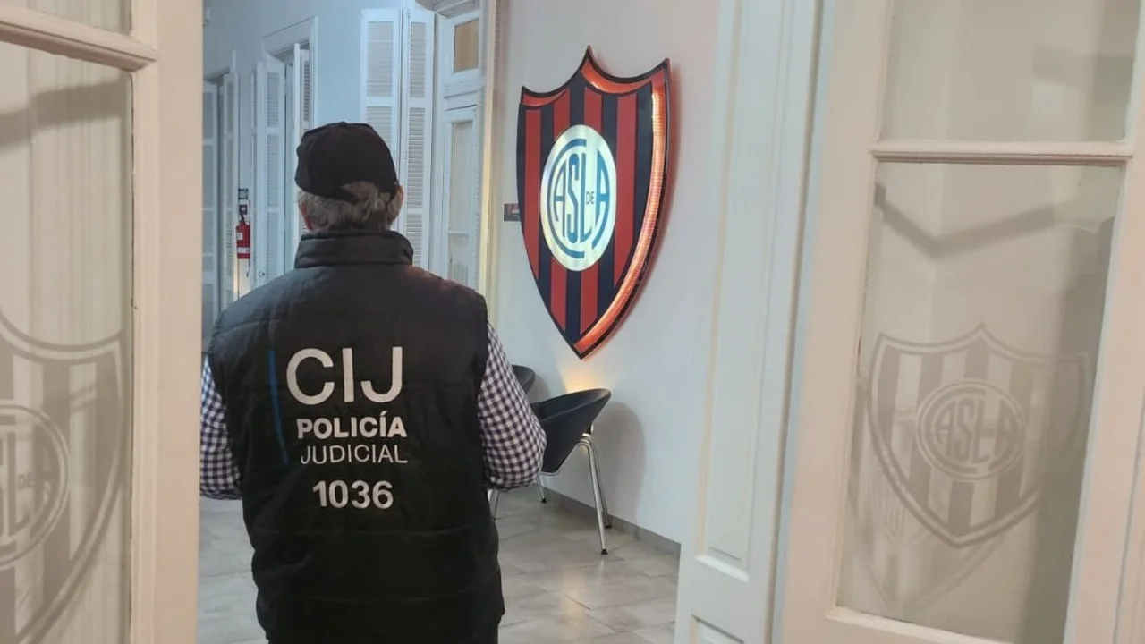 Denuncia por presunta coima: allanan la sede de San Lorenzo y la casa de Moretti