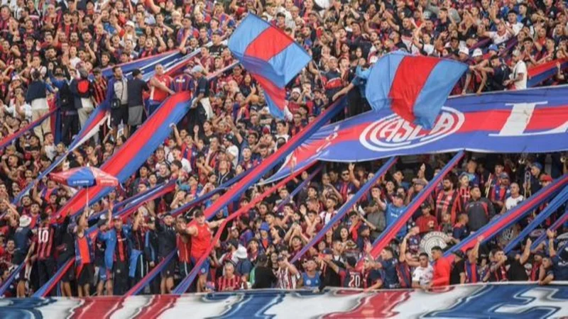 El recibimiento a San Lorenzo: entre homenaje al Papa y críticas a Moretti
