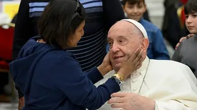 Un funeral que refleja su legado: el féretro de Francisco lo recibieron humildes, presos, trans e indigentes Un funeral que refleja su legado: el féretro de Francisco lo recibieron humildes, presos, trans e indigentes