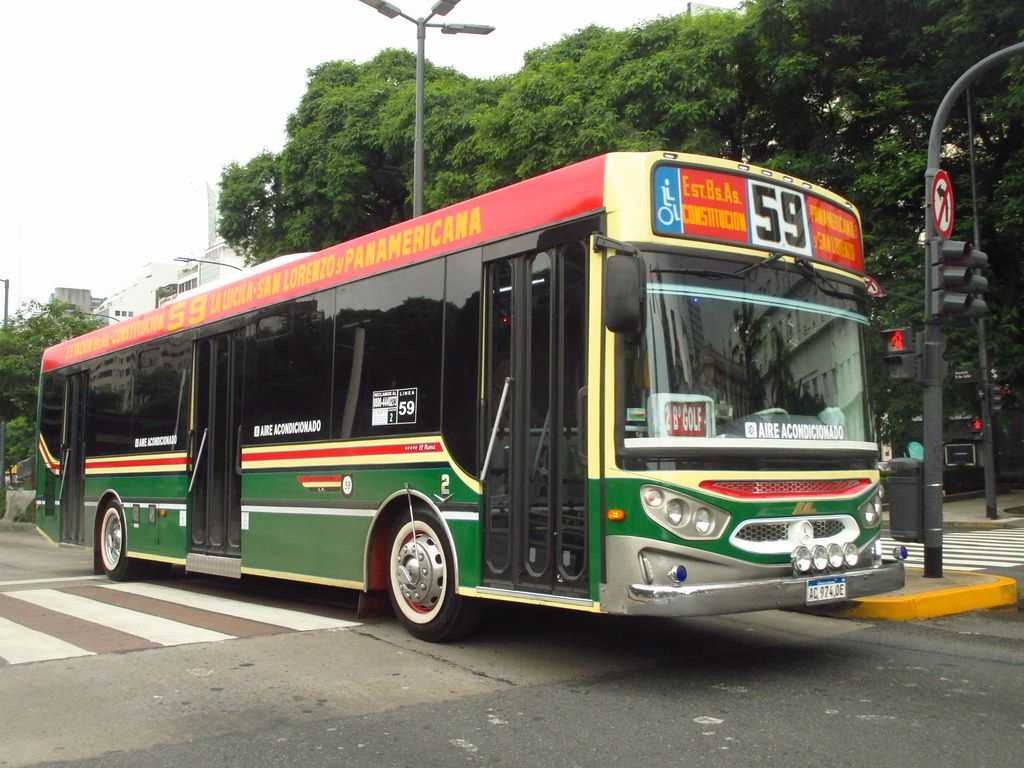 Linea de colectivos que pasa por Metrobus, trenes y colectivos