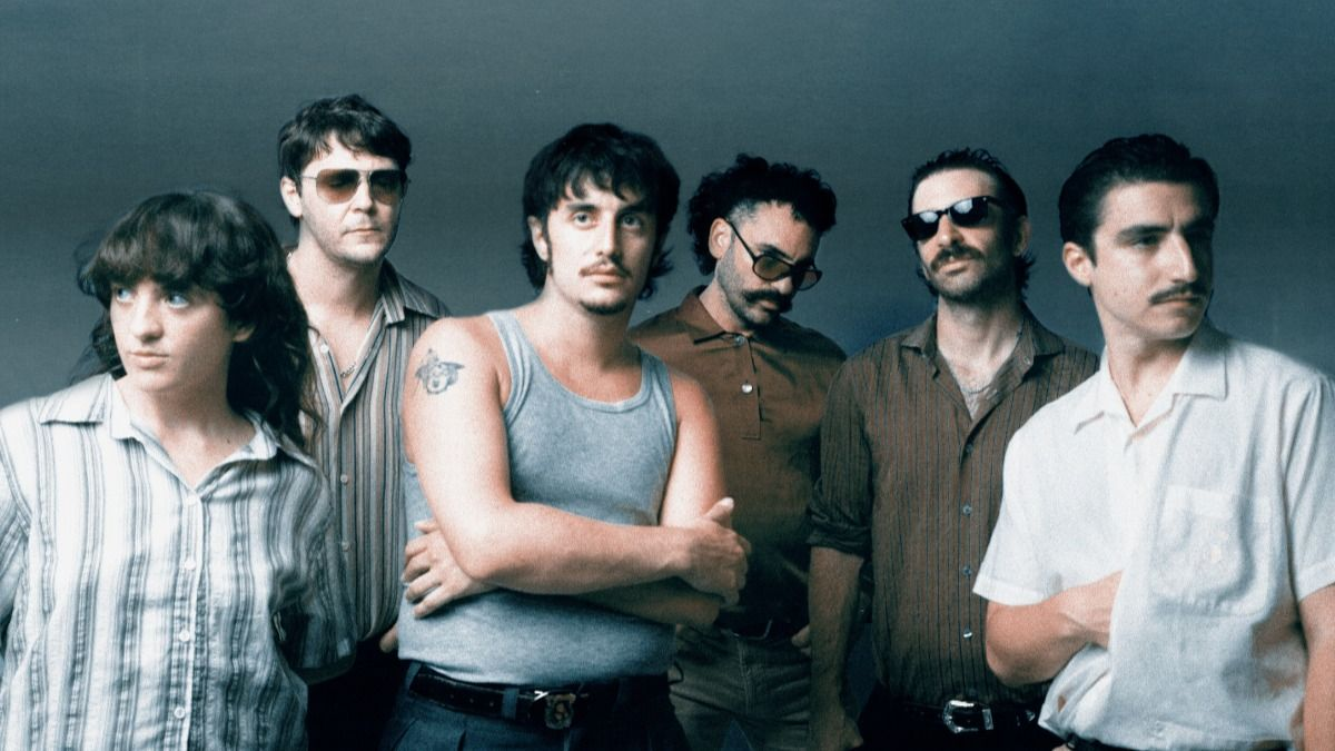 Lucas Difonzo (Voz), Martín Luchina (Teclados), Piter Mazda (Guitarra), Sebastián Puntillo (Batería), Octavio Majul (Percusión) y Elena Radiciotti (Bajo).