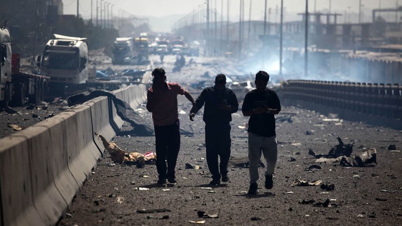 Enorme explosión en puerto iraní dejó al menos 40 muertos 