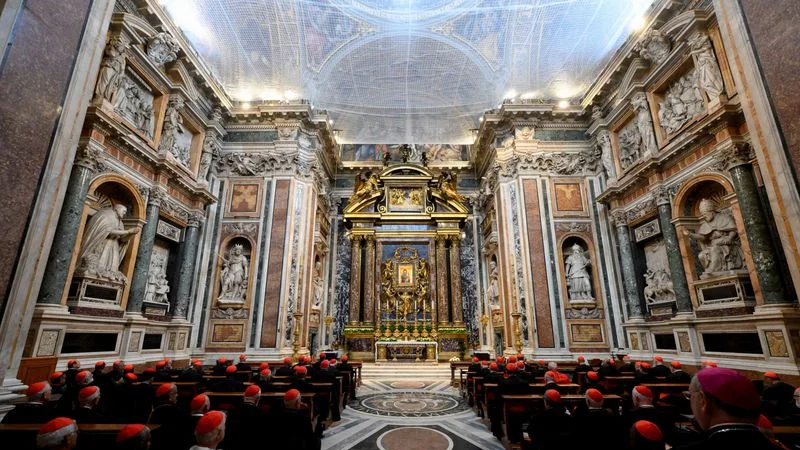 Los cardenales católicos se reúnen para debatir la fecha del cónclave del nuevo papa