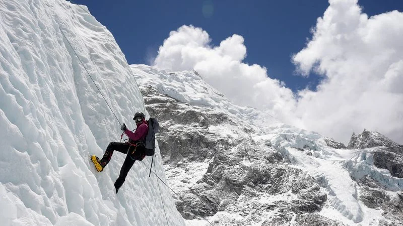 Nepal planea restringir los permisos para escalar el Everest a escaladores experimentados