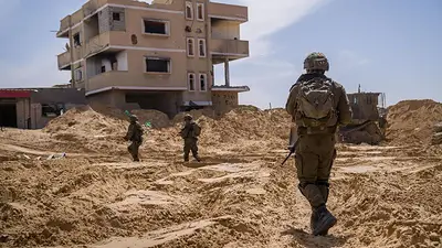 Israel arrasa las ruinas de Ráfah y los gazatíes temen un plan para confinarlos allí Israel arrasa las ruinas de Ráfah y los gazatíes temen un plan para confinarlos allí