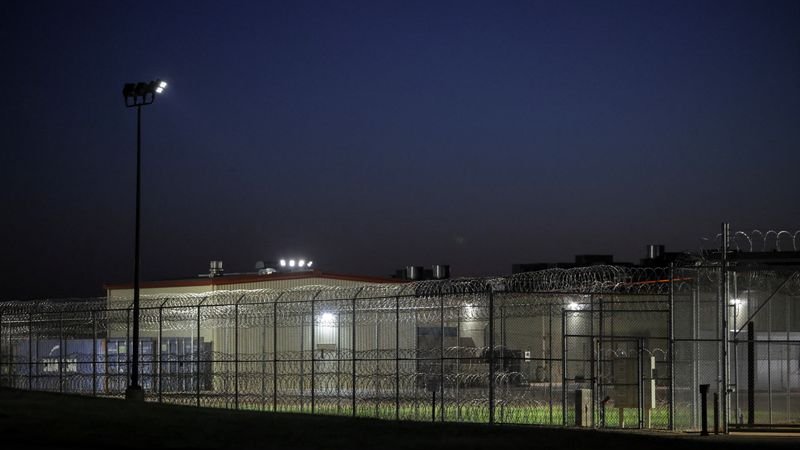 Trump firmará decreto para exigir una lista de ciudades y estados santuario: funcionario