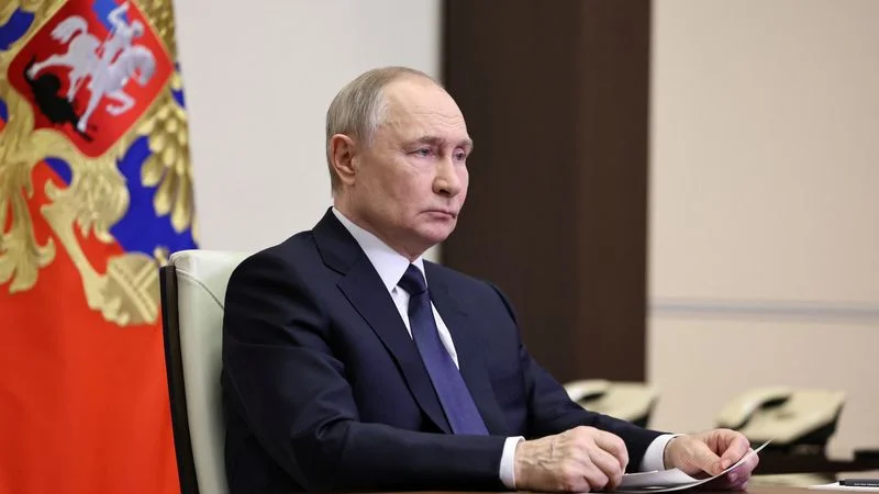 Putin anuncia alto el fuego de tres días en mayo por los 80 años de la victoria en la II Guerra Mundial