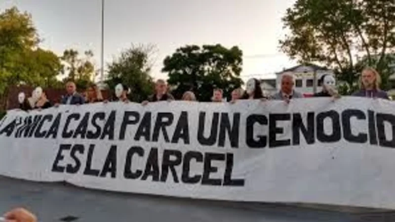 Denuncian que el Gobierno de Milei pidió la autorización para que genocidas cumplan condena en cárceles VIP