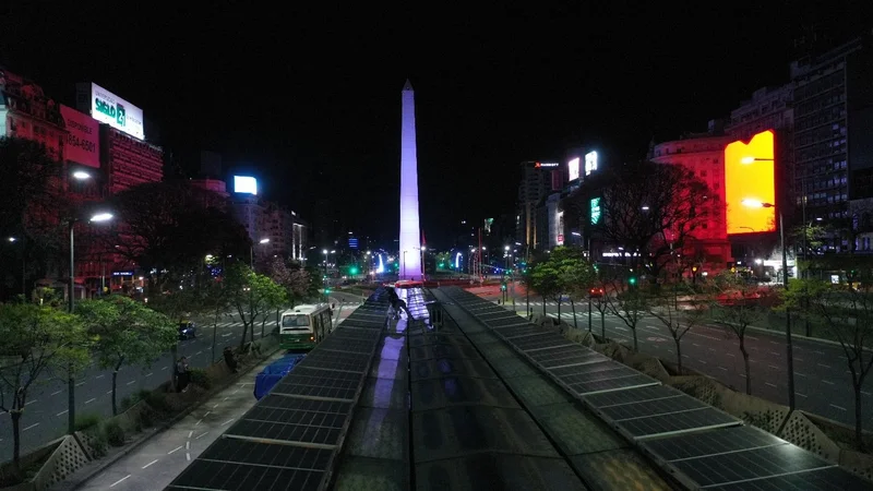 El Obelisco en una noche