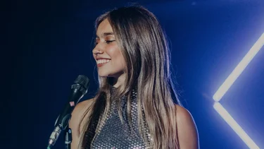 Entre sueños y escenarios: Juli Obregón, la nueva cara del pop argentino