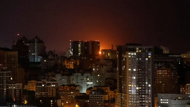Un ataque nocturno de un dron ruso hiere a una persona en Kiev, según Ucrania