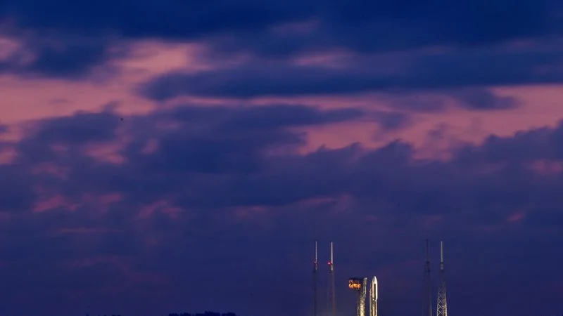 Amazon lanza sus primeros satélites de internet para competir con Starlink