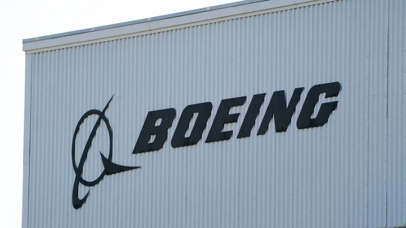 Pekín señala los daños a las aerolíneas chinas y Boeing por los aranceles