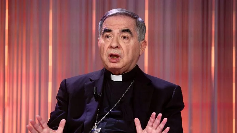 El cardenal condenado Becciu no estará en el cónclave para elegir al nuevo papa